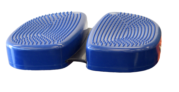 Beim Geige lernen auf dem Aero-Step stehen