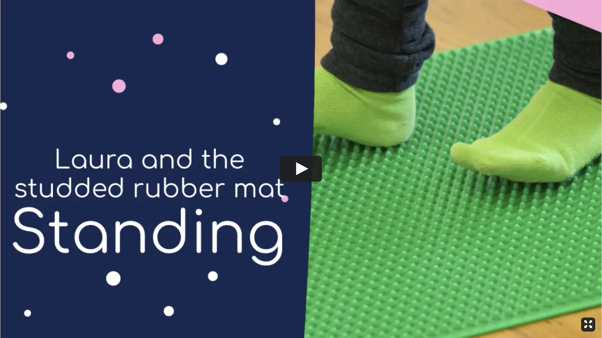 Violin learning with the studded rubber mat