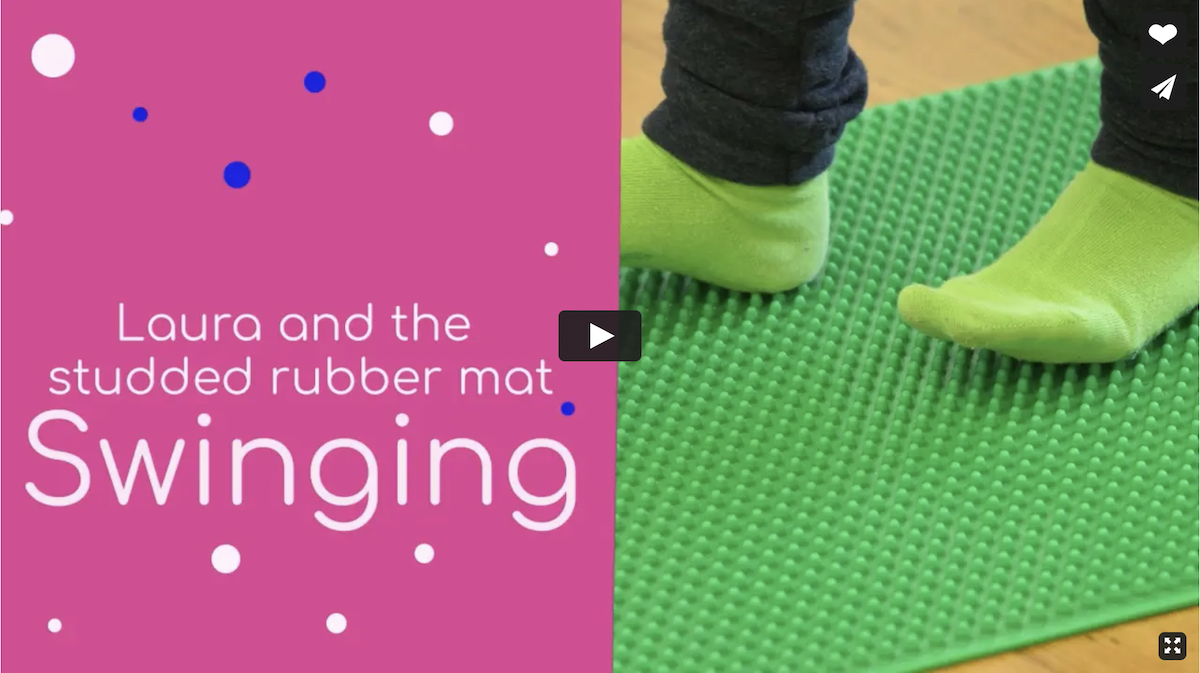 Learning violin with the studded rubber mat